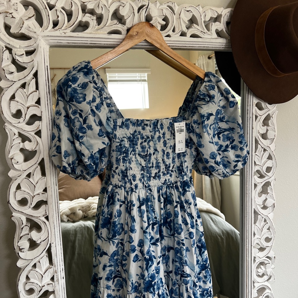 NWT Abercrombie Smocked Bodice Poplin Midi Dress Blue Floral Size Small